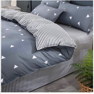 NWT- King Duvet w/ matching Pillow Shams